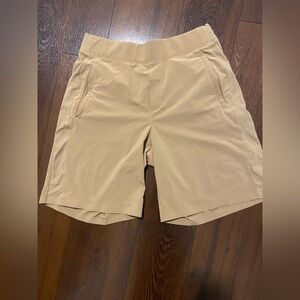 Athleta women’s khaki Bermuda walking shorts 8 loose bottoms